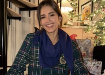 Jessica Alba, Danny Ramirez pack PDA after actress finalizes divorce