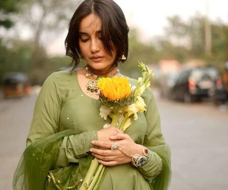 Mom-to-be Surbhi Jyoti is absolutely radiant as she flaunts her baby bump