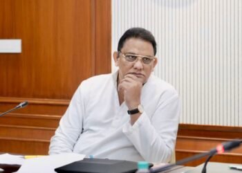 Azharuddin appeals for treating Imran Khan with dignity​