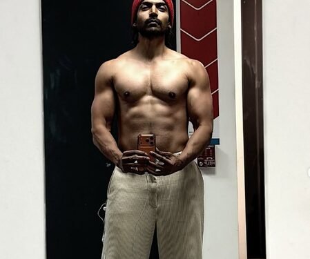Gurmeet Choudhary flaunts his chiselled body, says the grind is ‘non-negotiable’