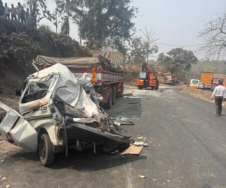 Seven of a family killed as car collides with truck in Gujarat’s Valsad