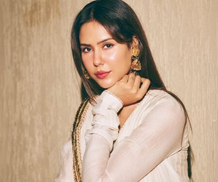 Sonam Bajwa’s midnight ‘sunglass haul’ turns into chaos: Who asked me to do this?