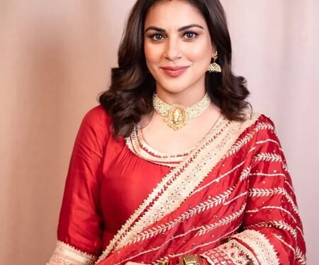 Shraddha Arya has a blast at her all-girls trip with friends in Pattaya without her twin babies