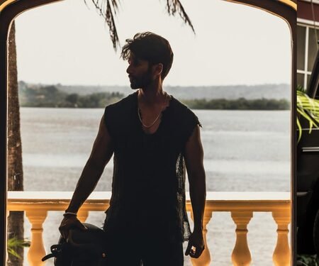Birthday star Shahid Kapoor zooms into the new year with a fun bike ride