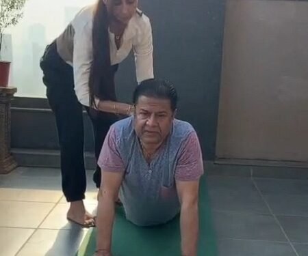 At 72, Bhajan maestro Anup Jalota takes up intensive yoga sessions