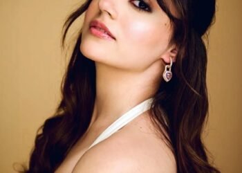 Aneet Padda dedicates her Zee Cine Awards double win to her father, says ‘she fulfilled his acting dream’