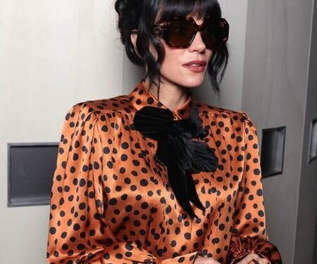 Lily Allen dons outfit with receipts while singing about Infidelity