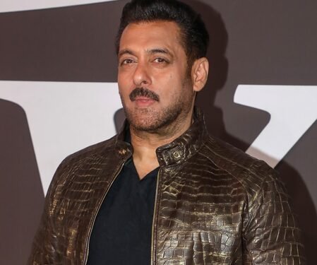 Salman Khan calls Kabir Bedi the ‘original Tiger of India’