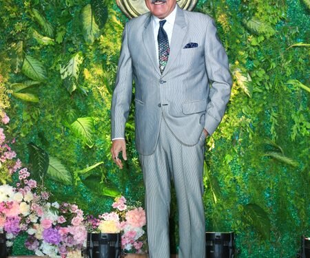 Boman Irani wears diplomatic hat, says he, Smriti, Aruna Irani are ready for peace talks with Trump