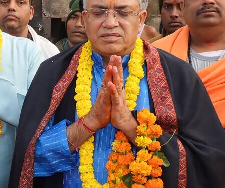 CEC faces protests while coming out after Puja at Kalighat temple in South Kolkata