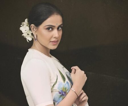 Genelia D’Souza’s son Rahyl refuses to leave ailing pet dog Flash, actress shares emotional video