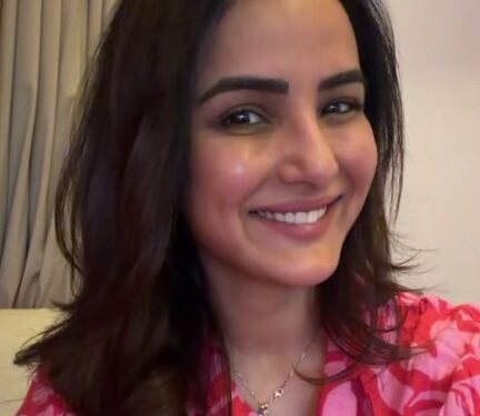 Jasmin Bhasin celebrates ‘good skin day’ with no filters, no make-up