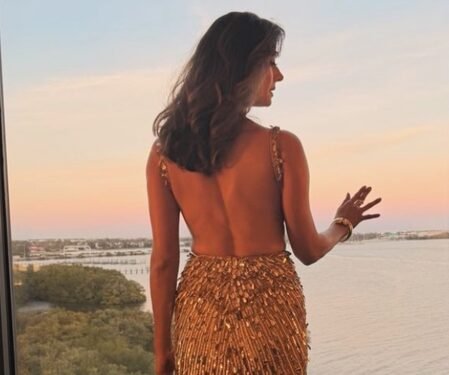 Pooja Batra enjoys golden sunset: Transports me to a different vibe