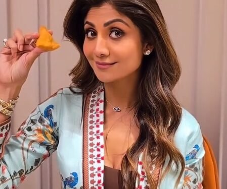 Shilpa Shetty’s Sunday binge is all about Samosa love