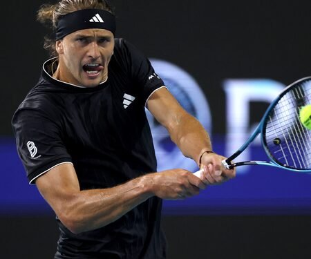 Zverev advances with ease at Miami Open, Shevchenko stuns Shelton