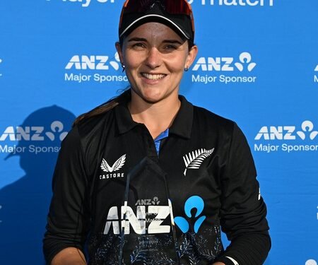 Amelia Kerr creates world record with 10 straight 30-plus T20I scores