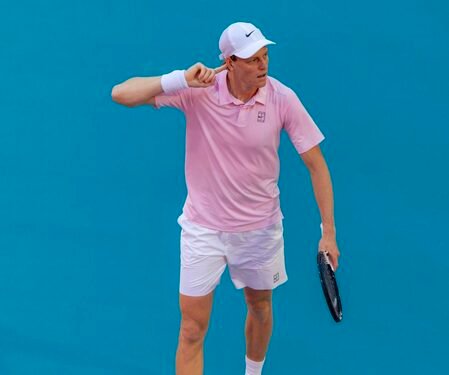 Sinner overcome home hope Michelsen to enter Miami QF