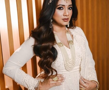Shreya Ghoshal becomes India’s 1st female artiste in 3 decades to launch live album