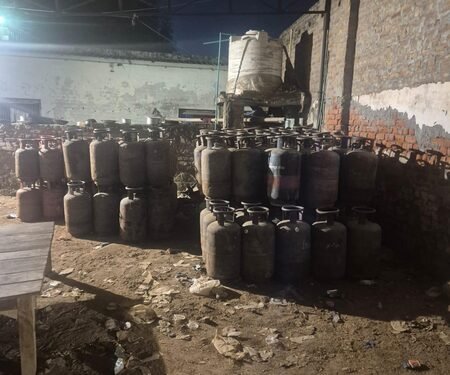 Delhi Crime Branch busts LPG hoarding racket in Ranhola; 459 cylinders seized