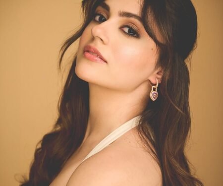 Aneet Padda’s sister slammed by netizens over ‘propaganda’ remark on Dhurandhar 2, Priyanka Chopra