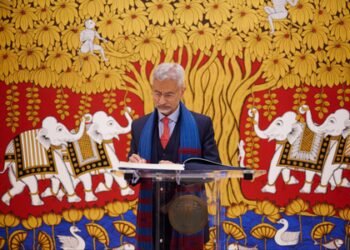 EAM Jaishankar visits Swami Vivekananda Cultural Centre in Paris
