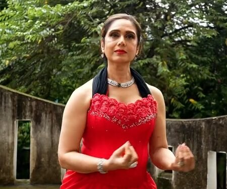 Meenakshi Seshadri revisits ‘Hey You’ as she recalls first film with Amitabh Bachchan