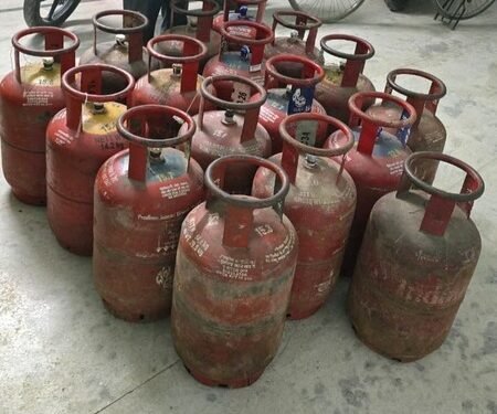 23 empty commercial gas cylinders seized, delivery worker charged in Mumbai’s Deonar