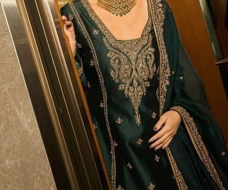 Karisma Kapoor reveals Neetu Kapoor had fainted right in the middle of her wedding with Rishi Kapoor