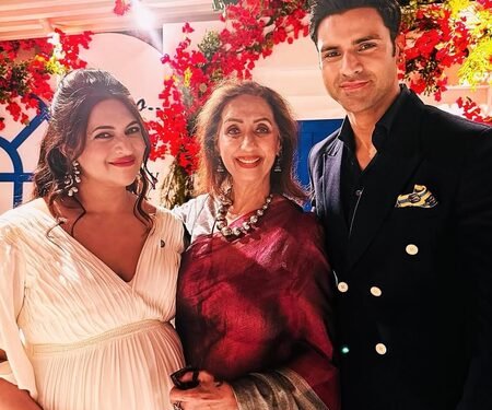 Mommy-to-be Divyanka Tripathi excitedly tells reel ‘Amma’ Neena Kulkarni: I Am Becoming an Amma!