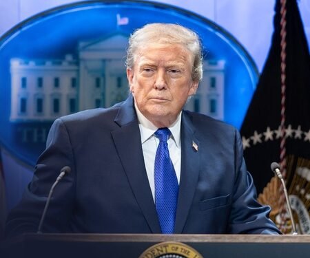 Trump warns Iran over Hormuz shipping