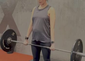 ‘Preggo’ Karishma Tanna shares video of her working out at the gym