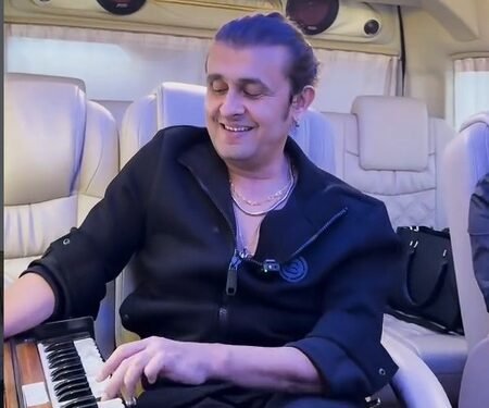 Sonu Nigam jams with father on Mohammad Rafi’s ‘Akele Hai Chale Aao’