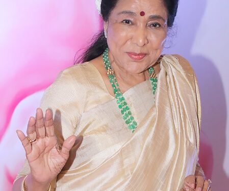 When Asha Bhosle spoke about her, elder sister Lata Mangeshkar being the ‘last of Mughals’