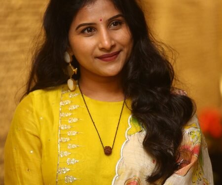 Telugu folk singer Mangli lodges extortion complaint against lawyer