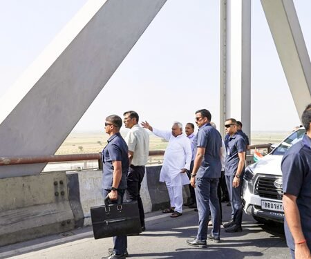 Nitish Kumar reviews Patna-Bettiah Greenfield Expressway in Saran