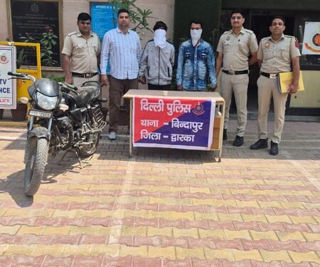 Delhi Police dismantle mobile theft racket; chain snatchers held in separate case
