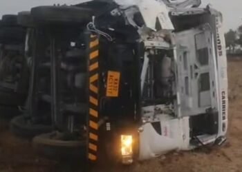 Karnataka leaders condole death of 8 pilgrims in Andhra road accident