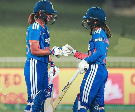 1st T20I: Harmanpreet shines, but late collapse leads to India making 157/7 against South Africa