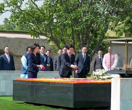 South Korean President Lee pays homage to Mahatma Gandhi at Raj Ghat