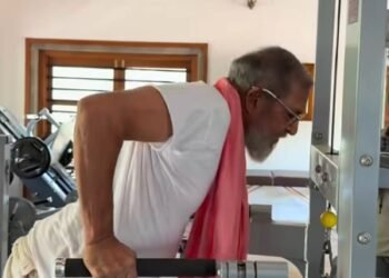 Nana Patekar shells major fitness goals at 76 as he performs 15 tricep dips