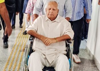Bihar: Lalu Prasad Yadav in Singapore for health checkup, reunion with daughter goes viral