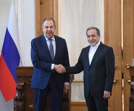 Russian, Iranian FMs discuss freedom of navigation, Iran’s nuclear program