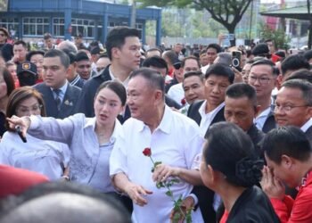 Former Thai PM Thaksin released on parole