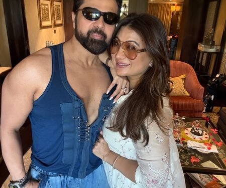 Himesh Reshammiya’s anniversary wish for wife Sonia Kapoor: You are the soul behind my melody