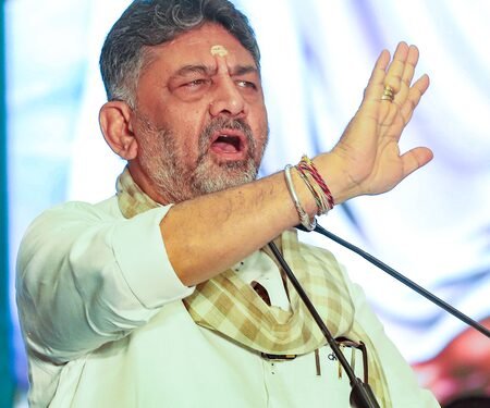 K’taka Dy CM Shivakumar visits Thoothukudi Murugan temple on birthday, says Cong will be stregthened in TN