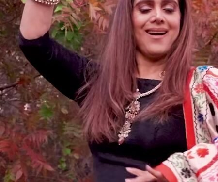Meenakshi Seshadri recalls fond memories of working with Chiranjeevi for the song ‘Lashkara’ 33 years ago