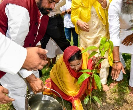 Punjab CM Mann visits Patna Sahib, targets BJP over poaching of MPs