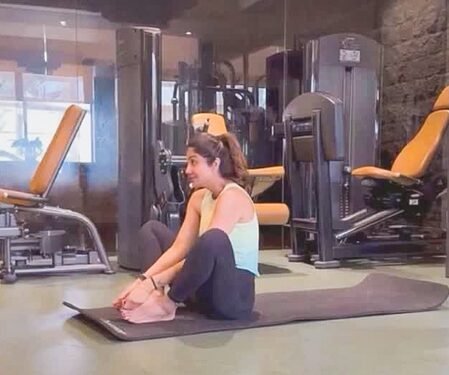Shilpa Shetty says, she’s ‘learning how to get back up literally’ as she tests her core strength