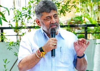 Karnataka Congress chief Shivakumar meets Governor ahead of CLP meeting