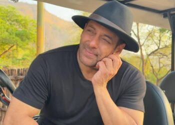 Salman Khan loses cool at media during hospital visit